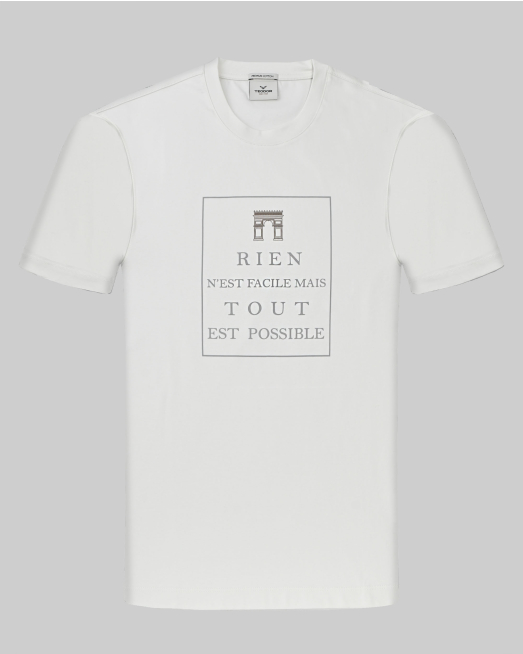 '﻿БЯЛА ТЕНИСКА ОТ PREMIUM ПАМУК С ЕФЕКТЕН ПРИНТ В ПРЕДНА ЧАСТ