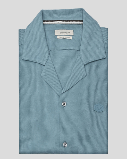 'РИЗА С КЪС РЪКАВ ОТ СТРУКТУРНО PREMIUM ТРИКО В ПЕТРОЛЕНО СИНЬО