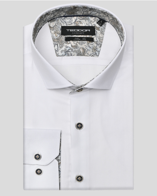 'БЯЛА КЛАСИЧЕСКА РИЗА СЪС СЕЧЕН МАНШЕТ И КОНТРАСТНА ГАРНИТУРА