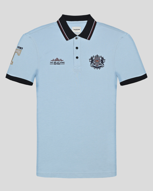 'СВЕТЛОСИНЯ ТЕНИСКА ОТ PREMIUM ПАМУК С ДВУЦВЕТНА БРОДЕРИЯ ГЕРБ И ЛОГО