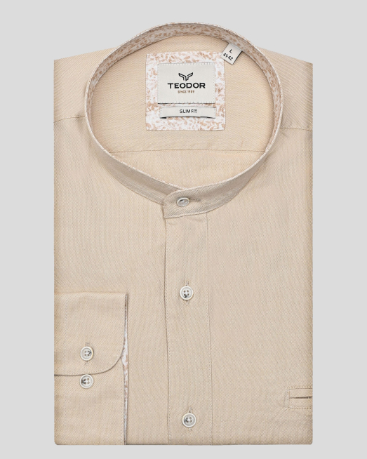 'БЕЖОВА РИЗА С ПОПСКА ЯКА И НАВИВАЩИ СЕ РЪКАВИ ВТАЛЕН СИЛУЕТ