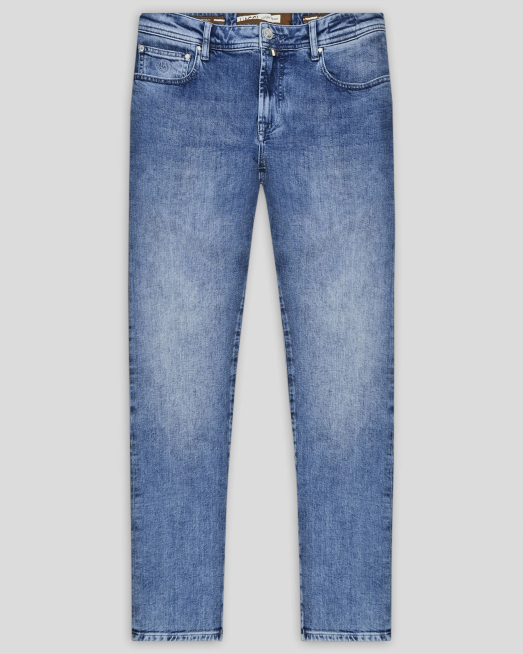 'СВЕТЛОСИНИ ДЪНКИ С КОНТРАСТНИ ЕЛЕМЕНТИ И КОЖЕНА ЛОГО ЕМБЛЕМА