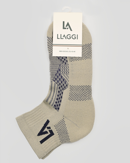 'БЕЖОВИ КЪСИ ЧОРАПИ С ФИГУРАЛНИ МОТИВИ И ЛОГО