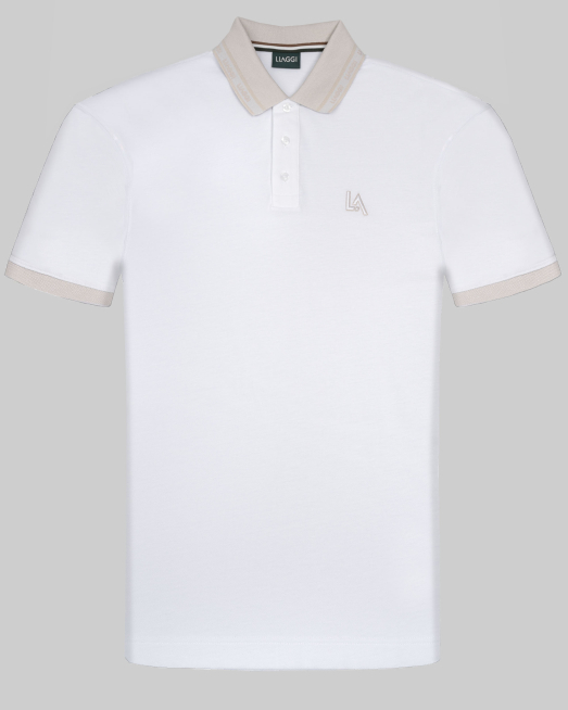 'БЯЛА ТЕНИСКА С БРОДЕРИЯ ЛОГО И КОНТРАСТНА ЯКА