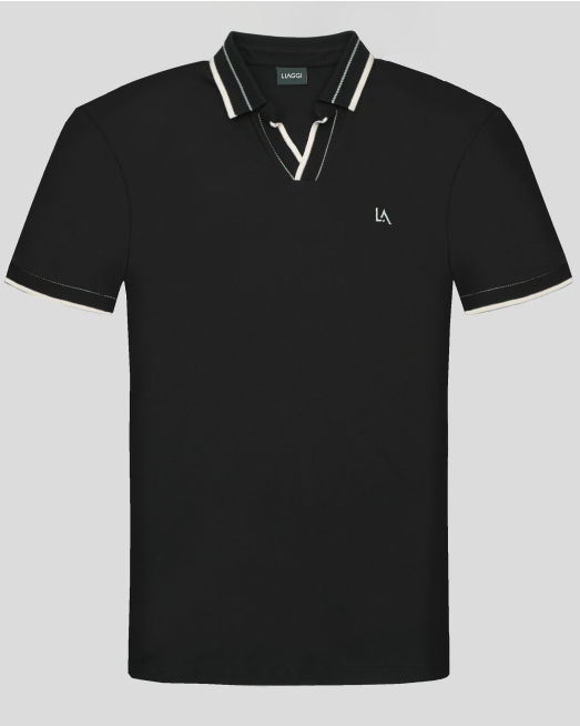 'ЧЕРНА ТЕНИСКА С ПОЛО ЯКА И V-ОБРАЗНО ДЕКОЛТЕ 