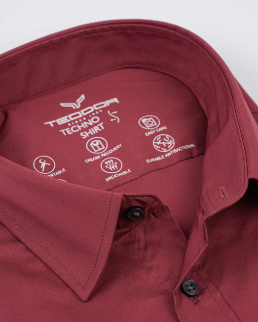 'КЛАСИЧЕСКА РИЗА ОТ ВИСОКО ТЕХНОЛОГИЧЕН ТЕКСТИЛ В ЦВЯТ БОРДО