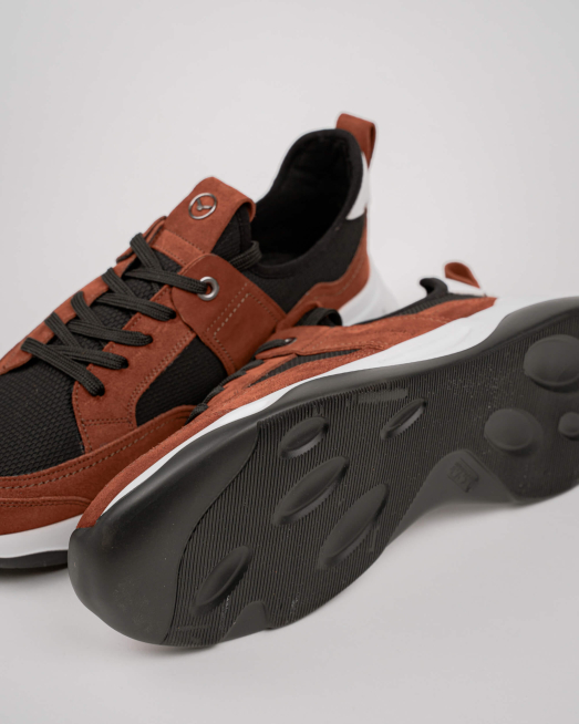 'МАРАТОНКИ В ЧЕРНО И КЕРЕМИДА ОТ ТЕКСТИЛ