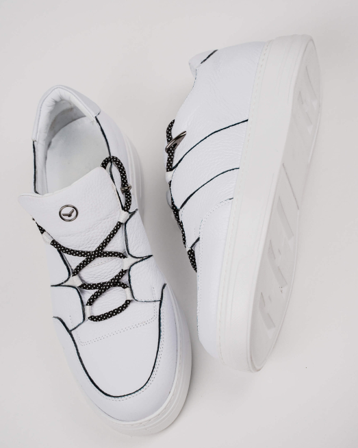 'БЕЛИ КЕЦОВЕ С МЕТАЛНО ЛОГО