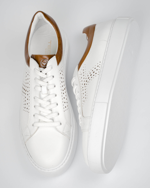 'БЕЛИ КЕЦОВЕ С ГАРНИТУРА И МЕТАЛНО ЛОГО