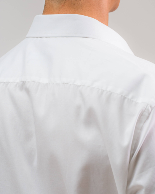 'БЯЛА РИЗА С ЛОГО СВОБОДЕН СИЛУЕТ