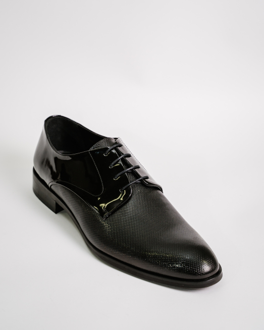 'КЛАСИЧЕСКИ ОБУВКИ ОТ ПЕРФОРИРАНА КОЖА В ЧЕРЕН ЦВЯТ