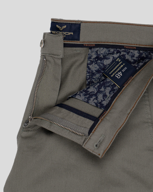 'ПАНТАЛОН В ЦВЯТ ТЪМНО ЗЕЛЕН С КОНТРАСТНО КОПЧЕ 