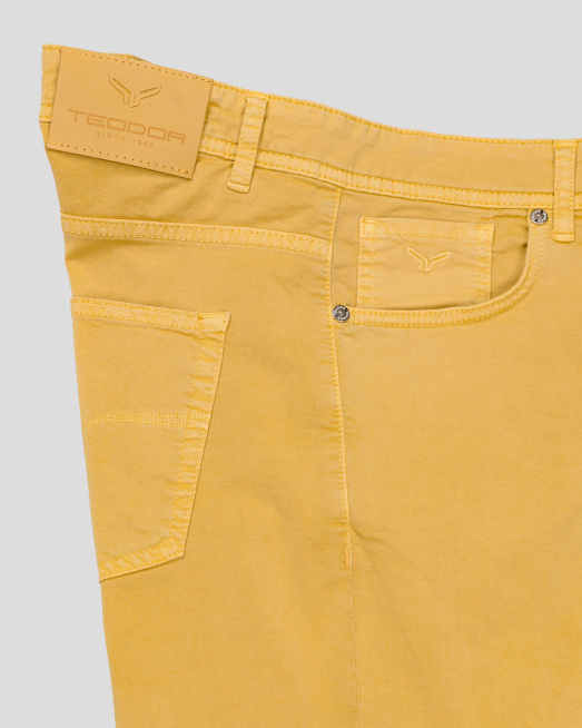 'ЖЪЛТИ БЕРМУДИ С ТОНАЛНА ЕМБЛЕМА