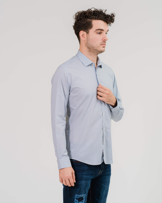 'ВТАЛЕНА РИЗА С ТЪМНО СИН ПРИНТ И ГАРНИТУРА