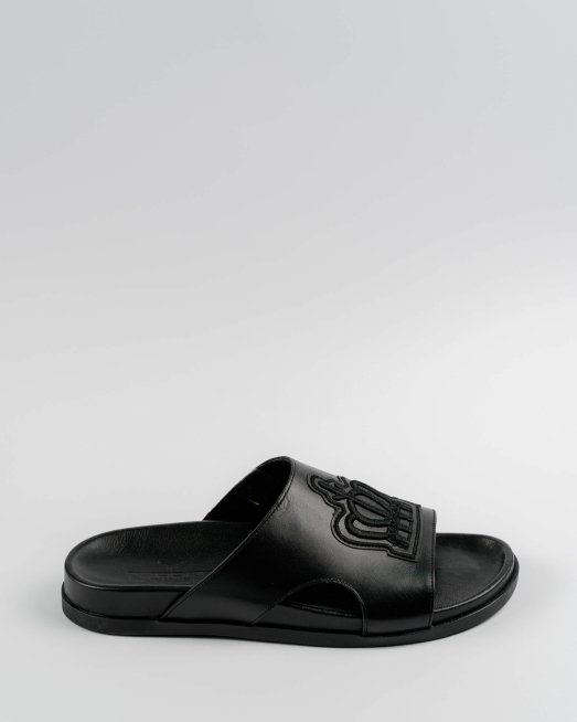 'ЧЕРНИ КОЖЕНИ ЧЕХЛИ С БРОДЕРИЯ КОРОНА 