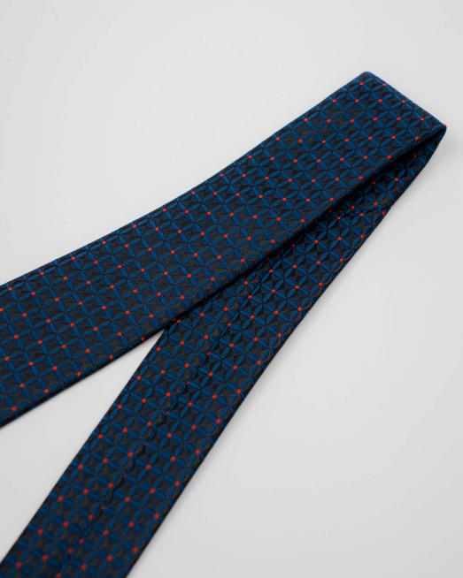 'ВРАТОВРЪЗКА В ТЪМНО СИН ЦВЯТ НА СИТНИ ЧЕРВЕНИ ТОЧКИ