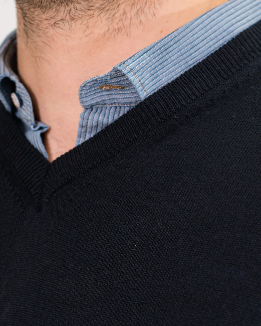 'ТЪМНОСИН ПУЛОВЕР ОТ ВЪЛНА БЕЗ РЪКАВ