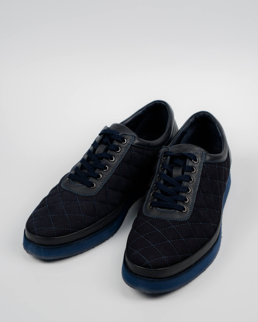 'СПОРТНО-ЕЛЕГАНТНИ ОБУВКИ С ДЕКОРАТИВНИ ШЕВОВЕ