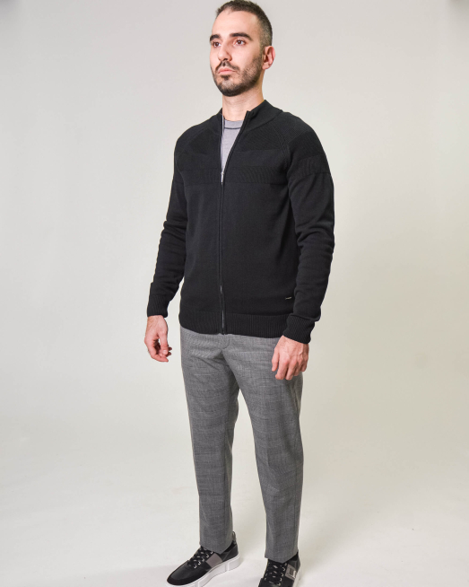 'ЧЕРНА ЖИЛЕТКА С МЕТАЛНО ЛОГО