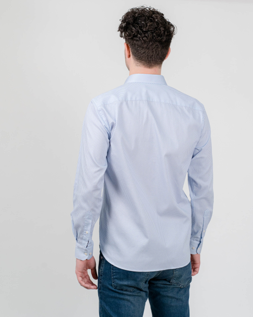 'БЯЛА ПРИНТИРАНА РИЗА С МЕТАЛНО ЛОГО