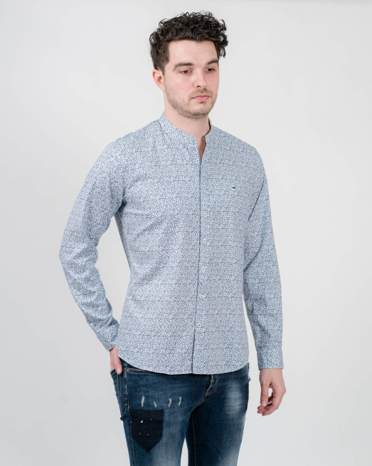 'ПРИНТИРАНА РИЗА С ПОПСКА ЯКА В БЯЛО И СИНЬО