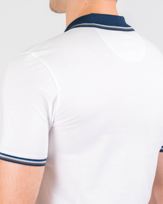 'БЯЛА ТЕНИСКА ОТ ДВОЙНО МЕРСЕРИЗИРАН ПАМУК С КОНТРАСТНА ЯКА