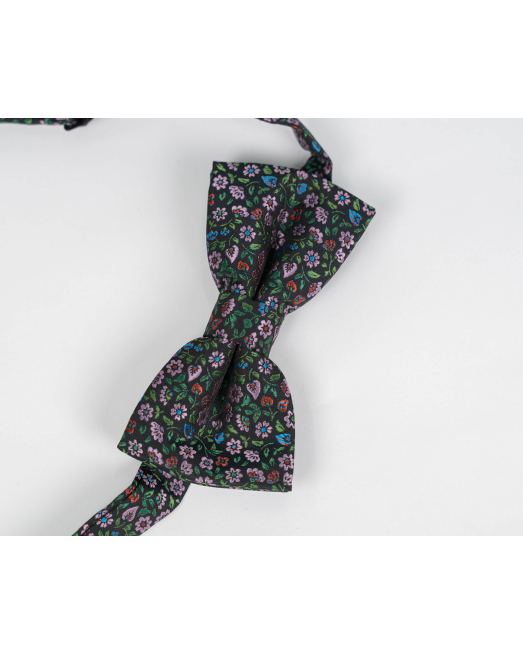 'МНОГОЦВЕТНА ПАПИЙОНКА С ФЛОРАЛНИ ЕЛЕМЕНТИ