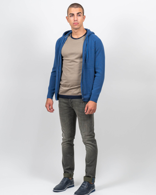 'СИНЯ СТРУКТУРНА ЖИЛЕТКА С КАЧУЛКА И ДЖОБОВЕ