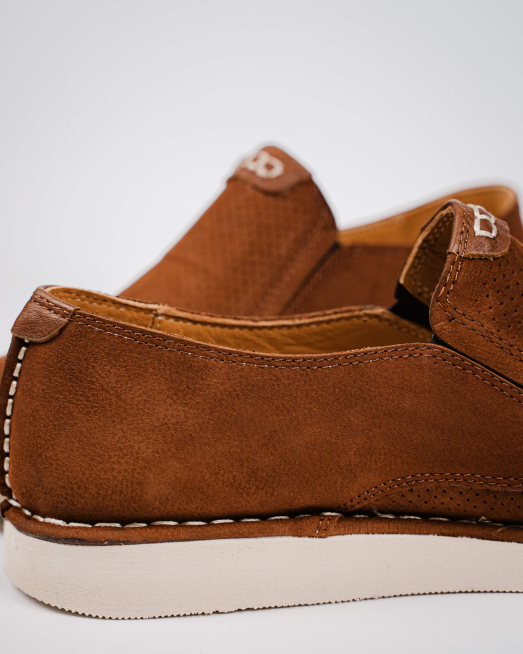 'КАФЯВИ ОБУВКИ ОТ НАБУК С ЛОГО