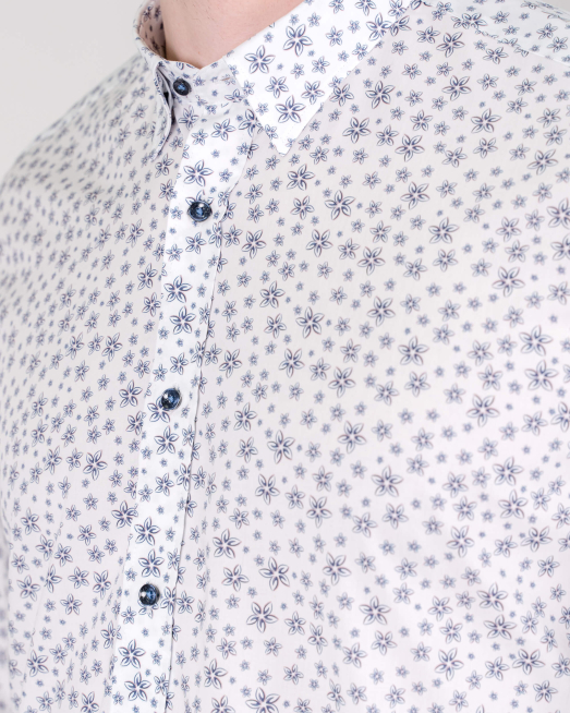 'БЯЛА РИЗА НА СИНИ ЦВЕТЯ ОТ САТЕНИРАН ПАМУК