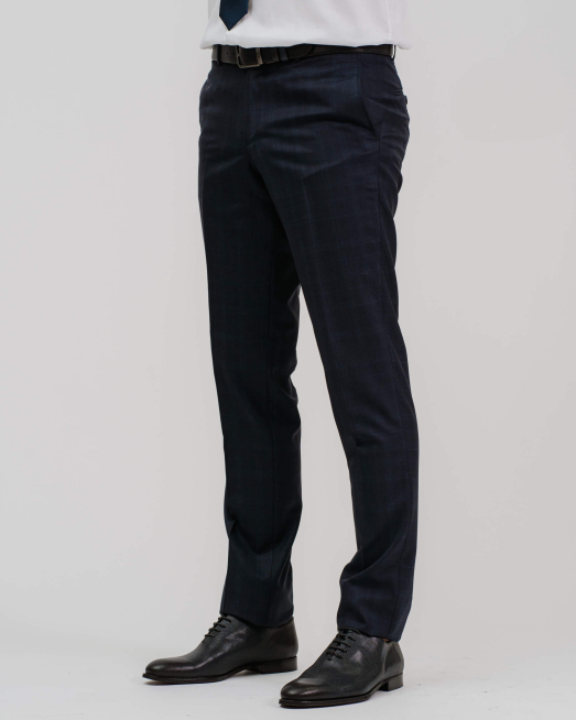 'КЛАСИЧЕСКИ КОСТЮМ В ТЪМНО СИНЬО КАРЕ