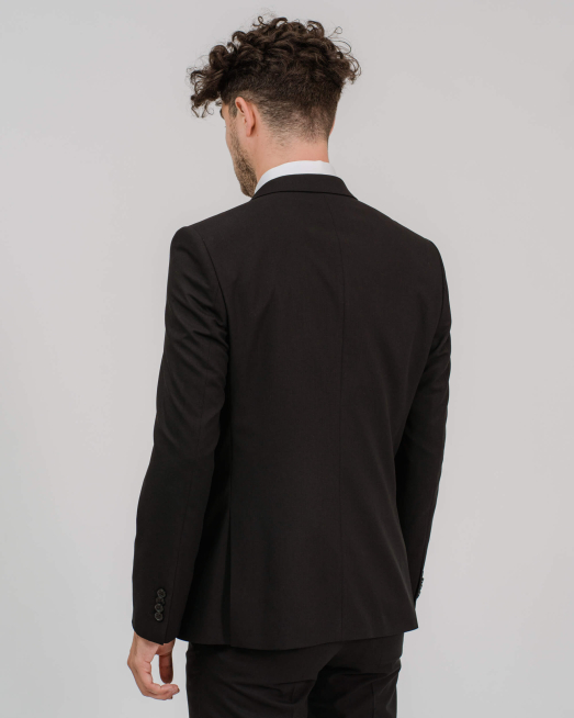 'КЛАСИЧЕСКИ ЧЕРЕН КОСТЮМ 