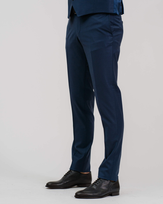 'ТЪМНО СИН СТРУКТУРЕН КОСТЮМ В ТРИ ЧАСТИ