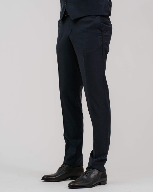 'ТЪМНО СИН СИТНО СТРУКТУРИРАН КОСТЮМ В ТРИ ЧАСТИ