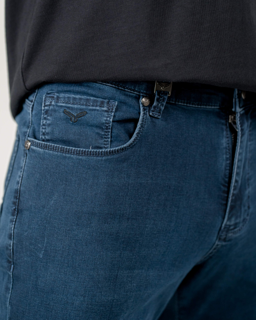 'ТЪМНО СИНИ ДЪНКИ С МЕТАЛНО ЛОГО И БРОДЕРИЯ