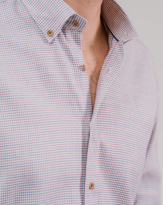 'ВТАЛЕНА РИЗА С ЖАКАРДОВИ ФИГУРИ