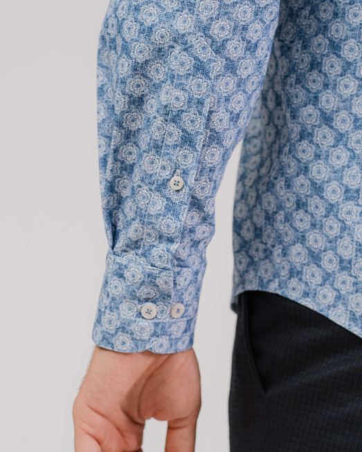 'КАРДИРАНА СИНЯ РИЗА НА ЦВЕТЯ