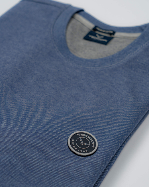 'МЕЛАНЖИРАНА СИНЯ БЛУЗА С БАДЖ