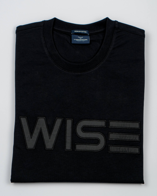 'СПОРТНА БЛУЗА В ЧЕРЕН ЦВЯТ С АПЛИКАЦИЯ