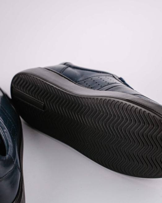 'ТЪМНО СИНИ ОБУВКИ С ДЕКОРАТИВНИ ПЕРФОРАЦИИ