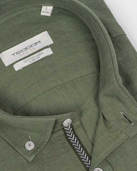 'ЗЕЛЕНА ВТАЛЕНА РИЗА ОТ ЛЕНЕН ПЛАТ С ТОНАЛНО ЛОГО