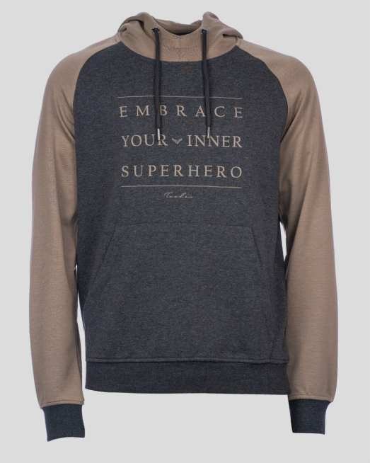 'ДВУЦВЕТЕН СУИТЧЪР ОТ ВИСОКОКАЧЕСТВЕН ПАМУК SUPIMA С КАЧУЛКА И ПРИНТ