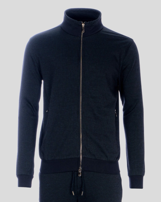 'ТЪМНО СИН СУИТЧЪР В ДЕСЕН РАЙЕ